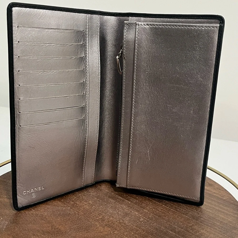 Chanel Black Lambskin Vertical Stitch Bifold Leather Wallet - Picture 4 of 8